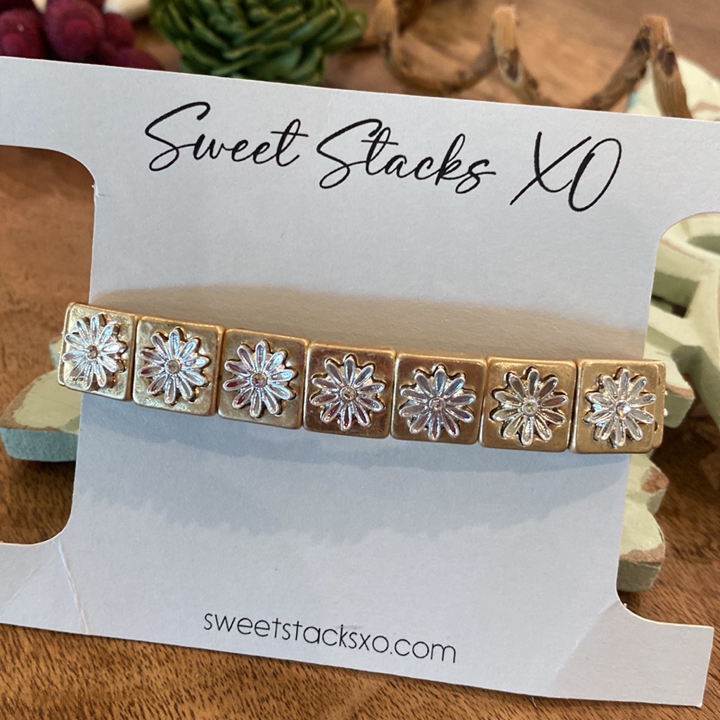 Daisy Tile Goldtone Silvertone Bracelet 22$